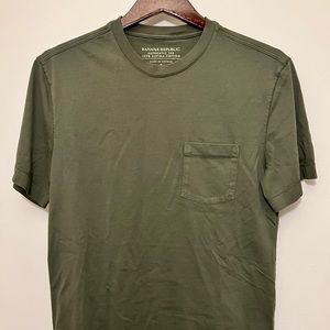 Banana Republic Men’s T shirt Green Small